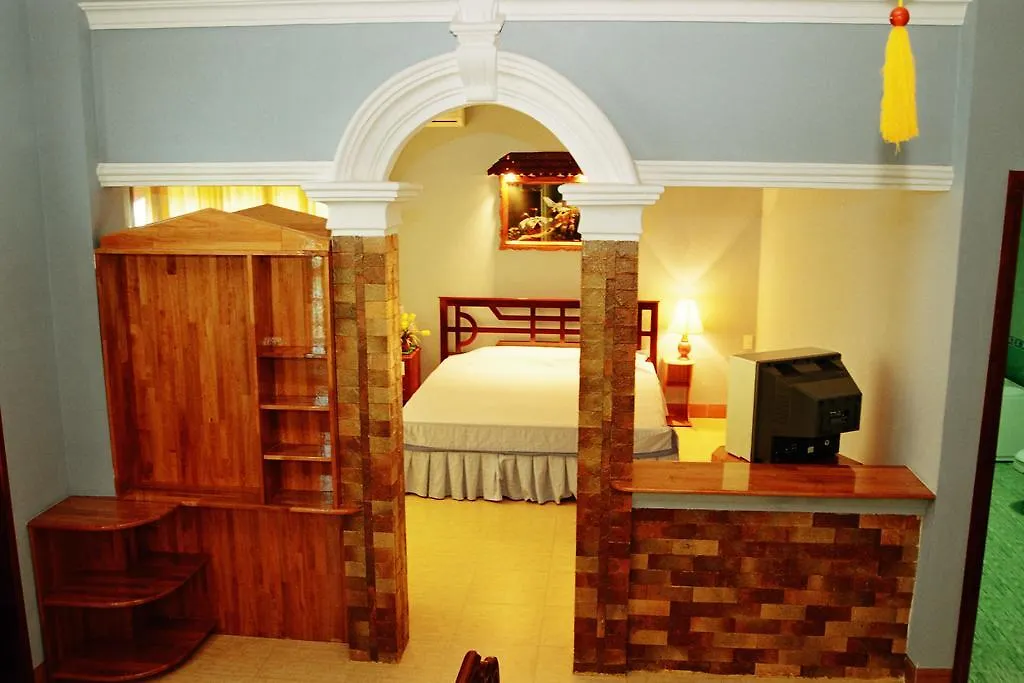 **  Ca Ty Hotel Phan Thiết Wietnam
